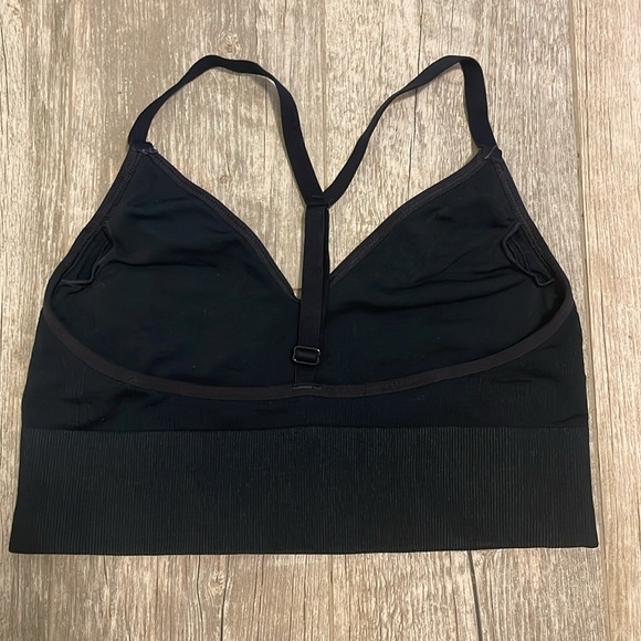 Under Armour Seamless Black Sports Bra - Picture 4 of 5